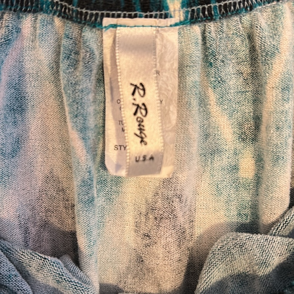 Medium Top. Like New! - Picture 3 of 4